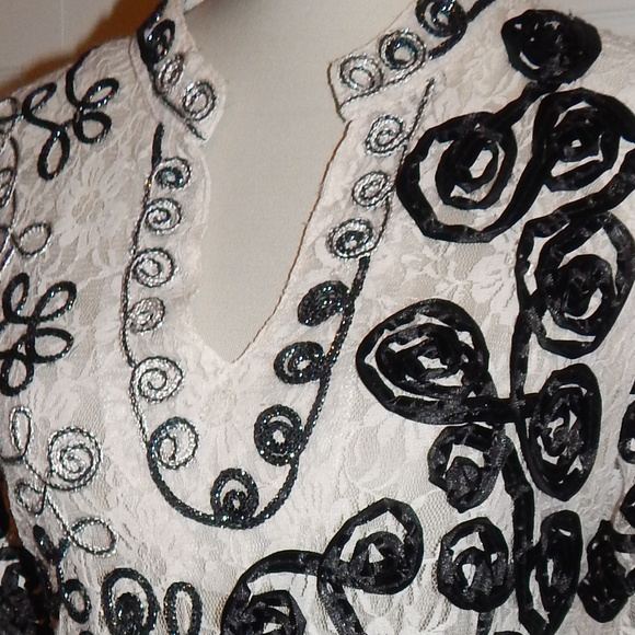 Once Again creame lace tunic with black accents - Picture 2 of 2